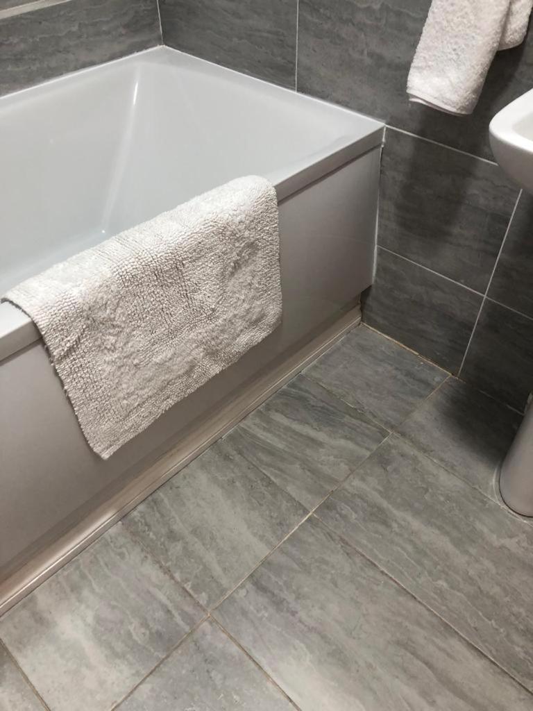 Dundee Apartment - Sleeps 4 - Pet Friendly エクステリア 写真